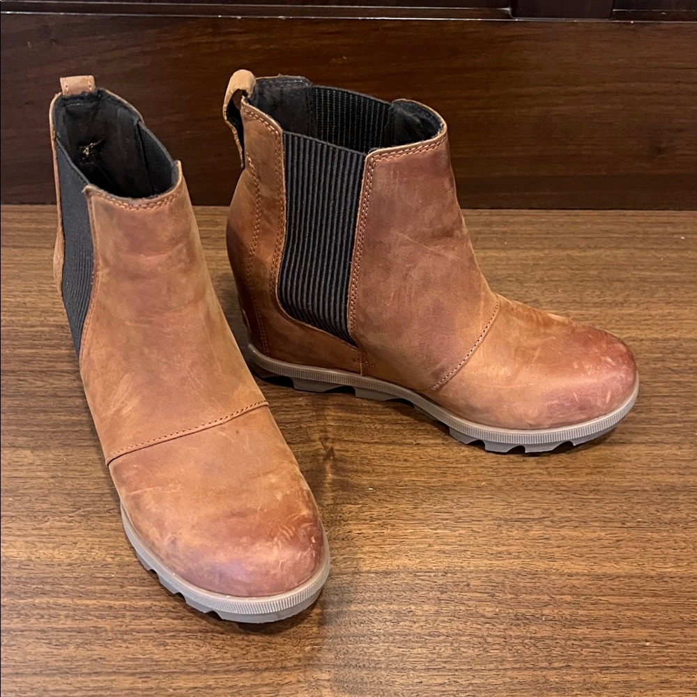 Sorel Brown Joan Wedge Ankle Boots size 7
